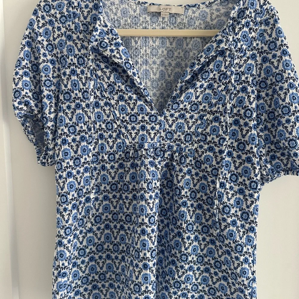 LOFT Blue Floral Puff Sleeve Tie Neck Top